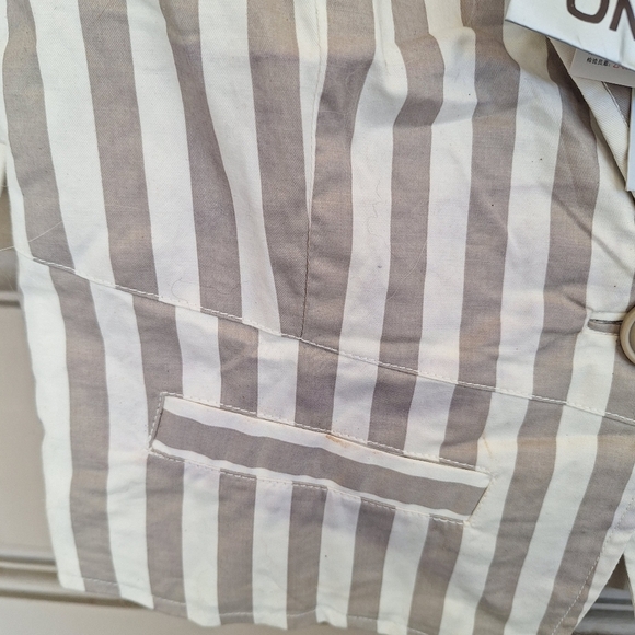 Only Love Collection Jacket SzXS/S Short Sleeves Stripes White/Gray Cropped NWT - Picture 8 of 8